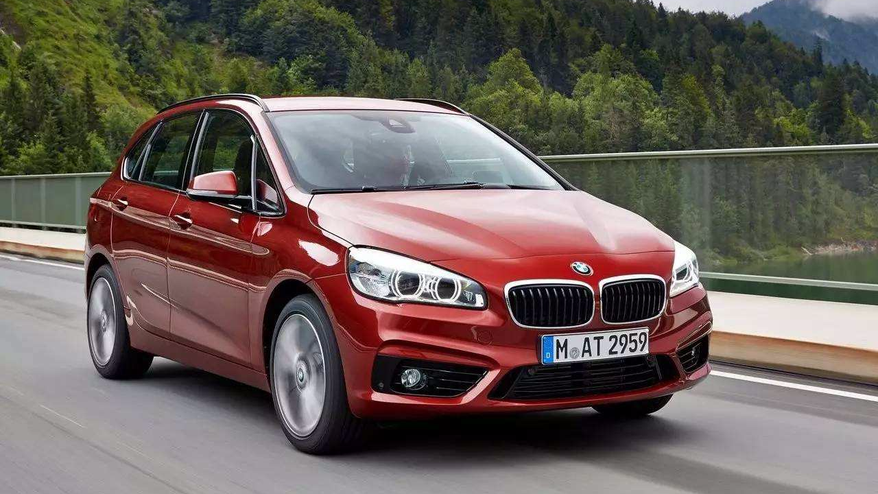 全新宝马2系旅行车,外观似mpv,与奔驰b级谁更看好呢?