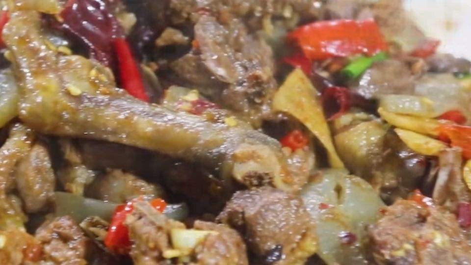 啤酒鸭的制作方法(啤酒鸭的制作方法及配料视频)