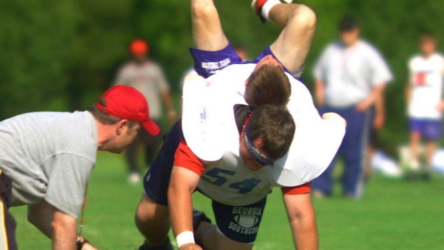 《面对巨人》 公司给员工洗脑的必备影片