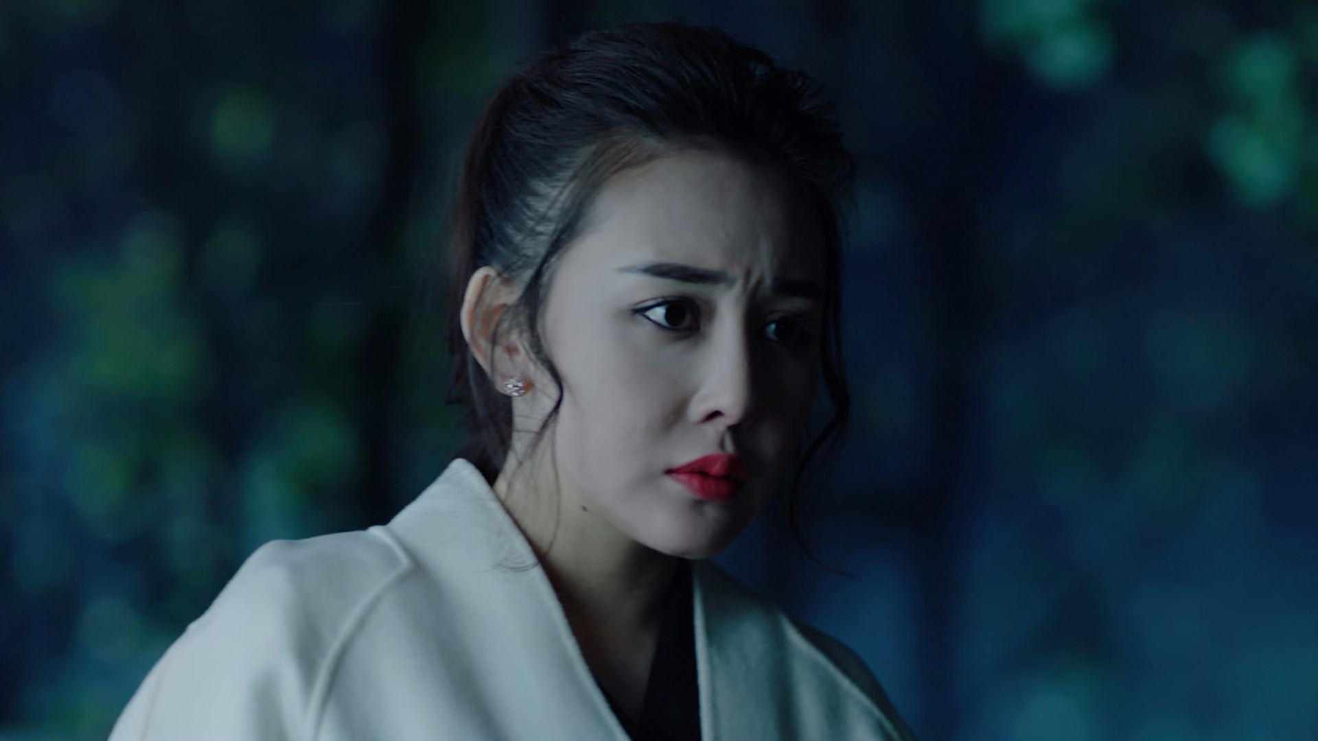 42014年《京城81号》,讲述女作家来到京城老宅后引出其前世陆蝶玉与霍