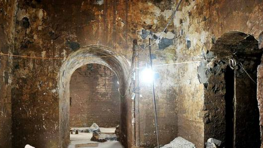 细数《经典传奇》中的神秘事件:古墓发现残缺人体,石人像