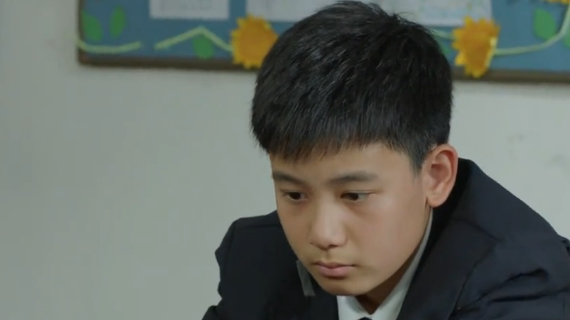 小别离:小宇被同学嘲笑,小宇发飙打人,朵朵安慰劝小宇