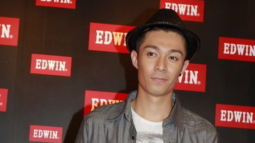 「多功能老婆」周柏豪饰演的荣浩田修空调险失身!