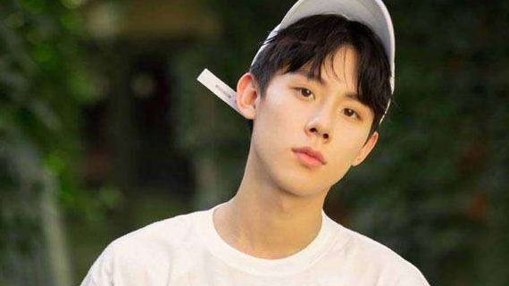 演员请就位:周奇唱意大利歌曲,沙溢:画面太忧郁了,拄着拐出来