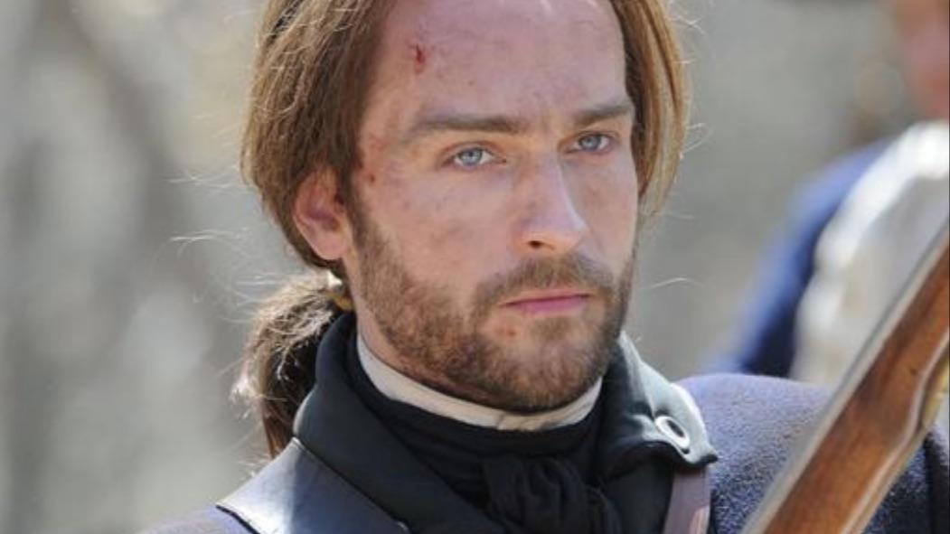 4分:2006年《凶兆》:讲述了一对美国夫妇领养了来历不明的婴儿达米安