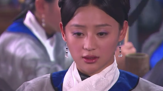 宫锁心玉:如冰不吃饭,管事问话,如冰差点说漏嘴