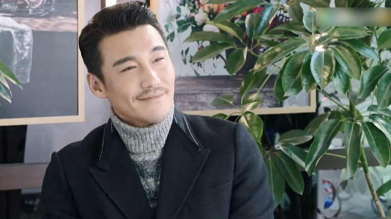 6  01:35  来源:好看视频-逆袭之星途璀璨:王思秦帮段承轩戴领结,却话