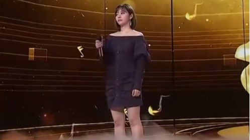 张靓颖演唱《爱的箴言》,深情演绎让台下观众感动,好听极了!