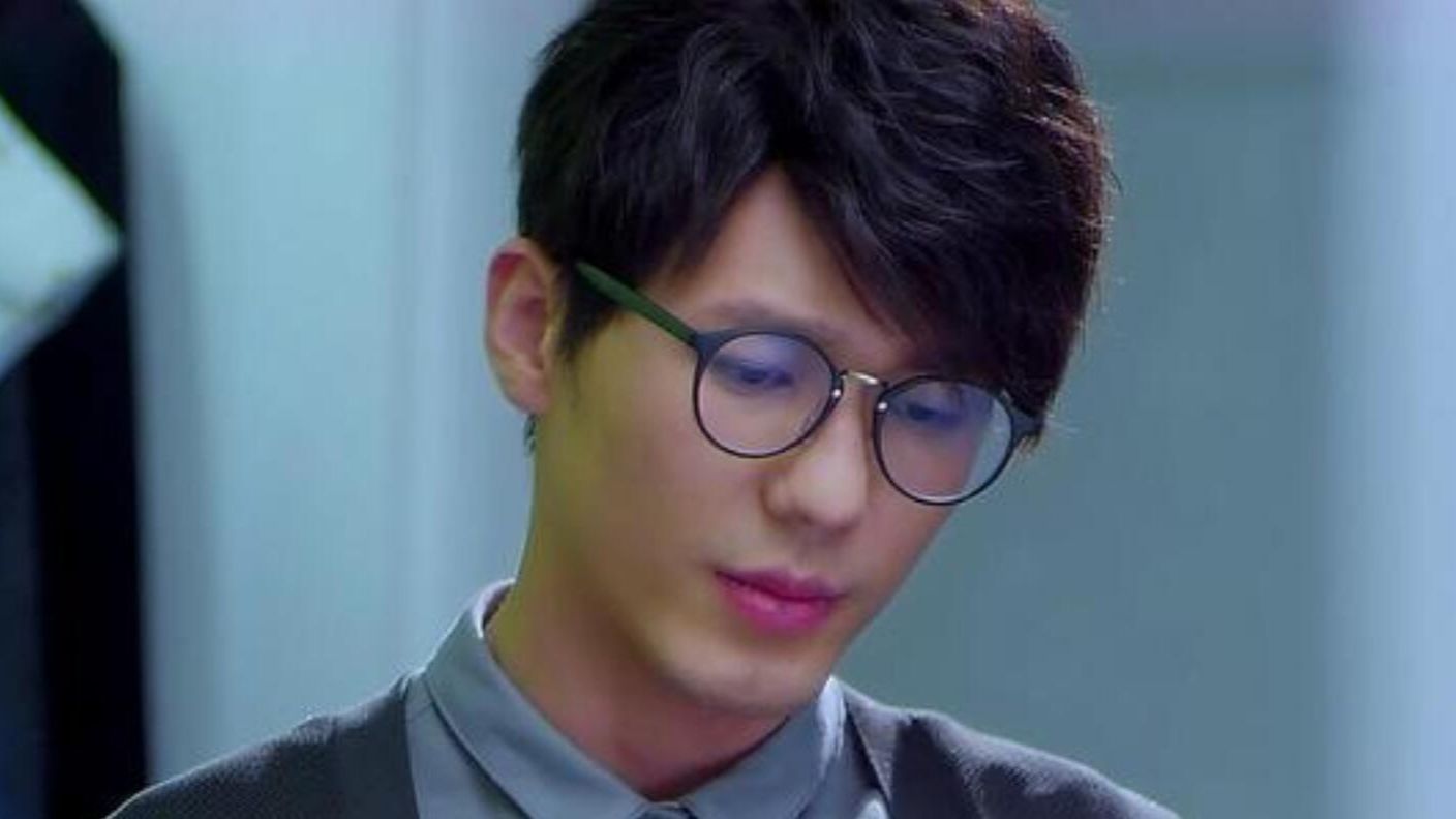 云巅之上:左左抱着垃圾箱告白,还从后背抱着牧歌