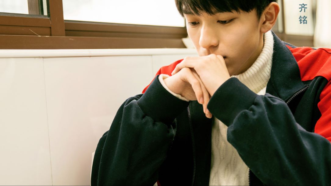 悲伤逆流成河:齐铭把衣服披顾森湘身上,顾森西也给易遥披上了!