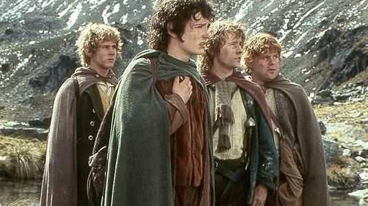 《指环王1》:巨大章鱼从水底出现,护戒小队陷入恐慌,逃入矿坑