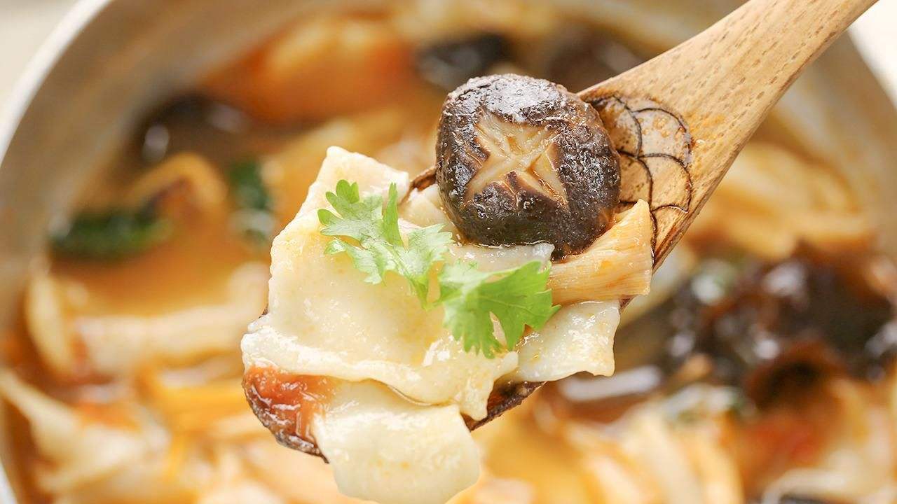 山西农村最受欢迎的揪片汤,直接用手揪,一大锅都不够吃!