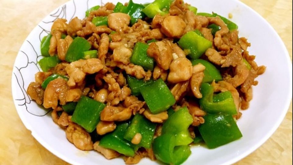 大厨教你青椒炒鸡块家常做法,又香又嫩一点不老