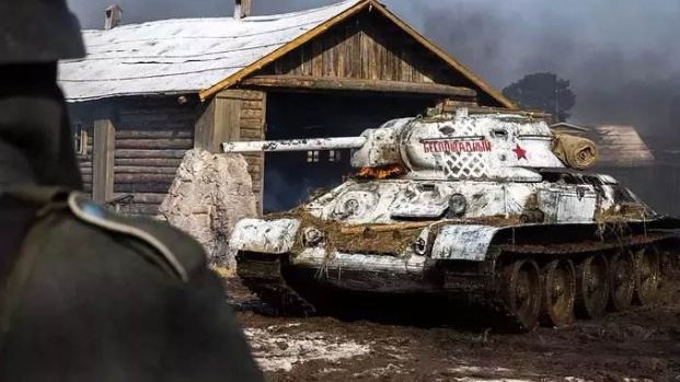 2018最新战争片,苏军t34坦克遭悍匪打劫,机枪狂扫,燃爆了