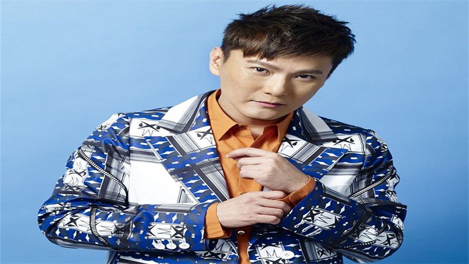 情歌王子张信哲演唱经典歌曲《别怕我伤心》,好听