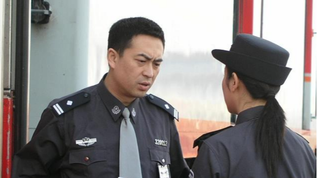 《半路夫妻》女房东对张嘉译打感情牌,他能受的了吗?