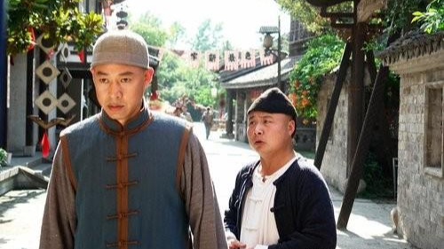 旱码头:杨瑞清让大叔尝他的茶,聊着聊着,大叔突然乐了起来?