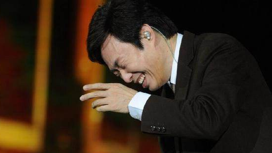 2费玉清搞笑登场,话一出口就是一个段子,不愧是"污妖王"  01:25  来源