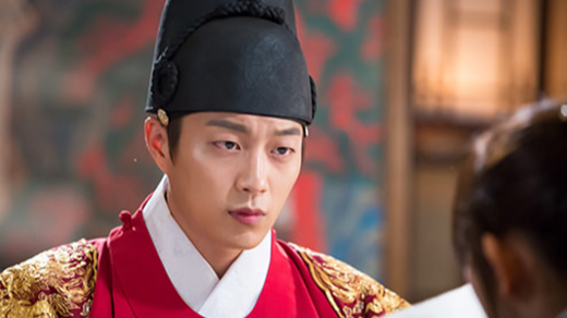 92015年《扑通扑通love》:讲述了朝鲜时代君王李裪与高三少女丹妃之间