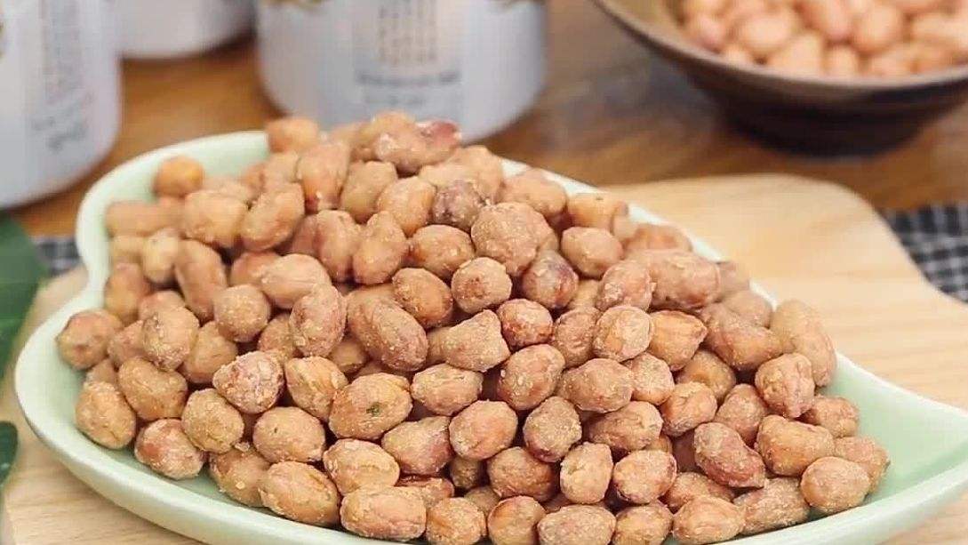 如何制作香酥花生米?