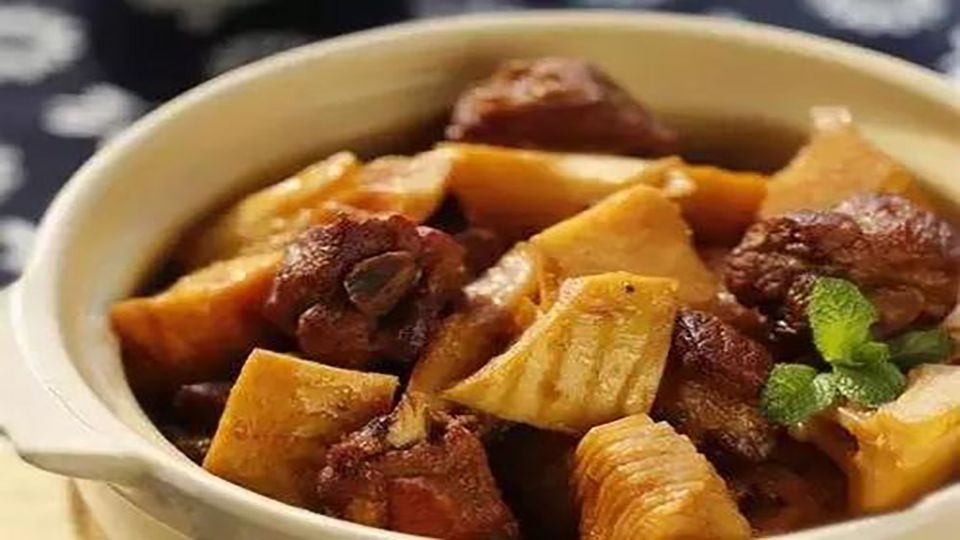 玉米炖排骨,好吃又不腻,简单容易做呦