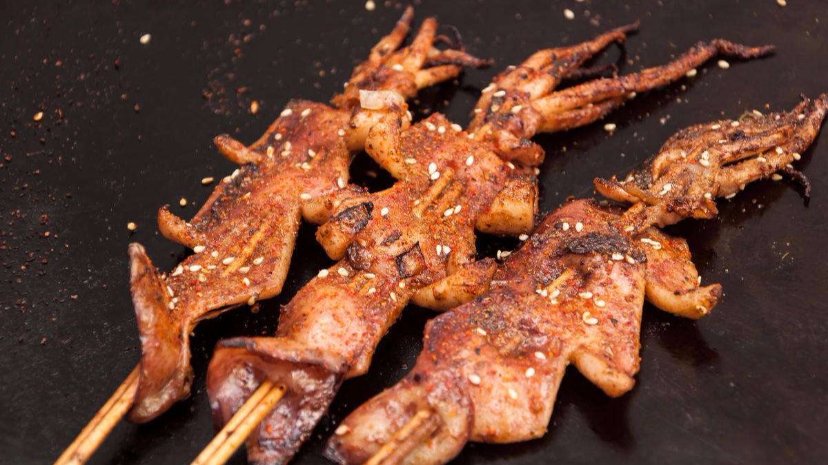 平底锅煎出不输大牌feel的铁板鱿鱼,完整的大鱿鱼