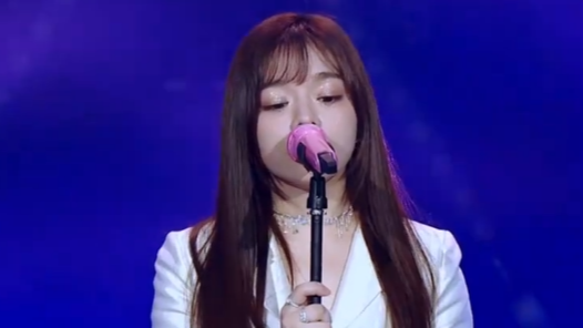 新声请指教:黄霄云现场演唱《末日飞船》天籁唱将