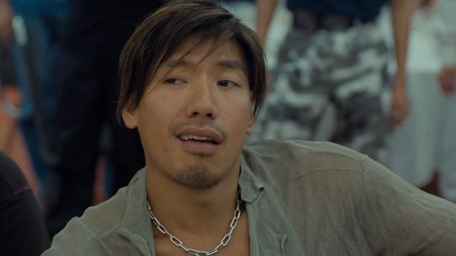 这应该是《古惑仔》最经典镜头,陈浩南霸气出场,一个动作成经典