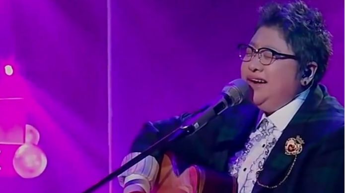 韩红一首《天之大》,唱出了所有人对妈妈的爱,不愧是专业歌手!