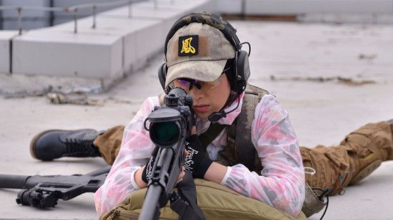 《我是特种兵之火凤凰》:安然出任务殒身,雷战悲伤不止