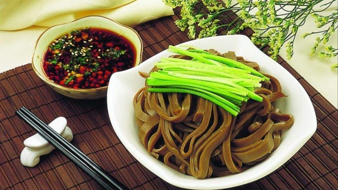 醋糟粉是扶风的特产食物,发酵6个月才能吃到,现在几乎绝迹